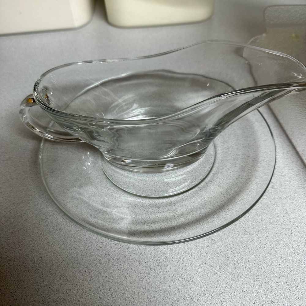 Anchor Hocking Vintage Glass Gravy Boat & Plate‎ Set